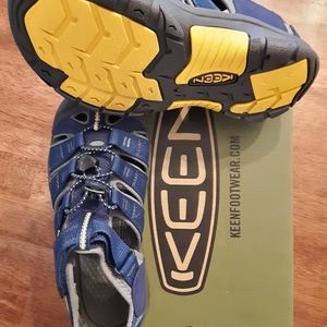 NIB size Big kid 4 youth KEEN "Newport H2" in blue